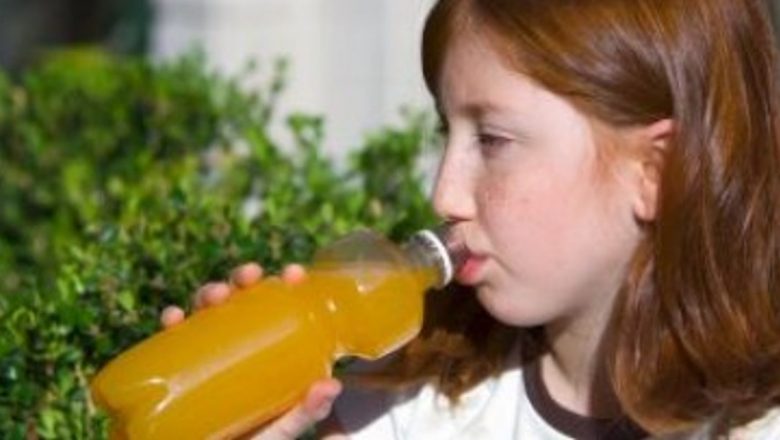 Impactul Sucurilor asupra Dezvoltării Fetelor: O Analiză Detaliată a Efectelor Asupra Pubertății și Sănătății