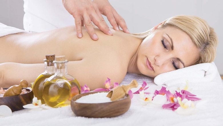 Tratamente Naturale pentru Durerile de Spate: Uleiul Cald și Medicina Tradițională Indiană