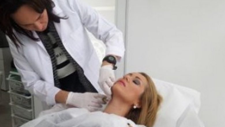 Terapia Vampir: O Privire Detaliată Asupra Regenerării Pielii și Părului prin PRP