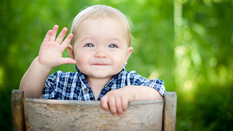Primul Pas în Lumea Exterioară: Când și Cum Să Ieșiți cu Bebe pentru Prima Dată