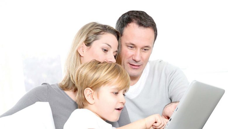 Impactul tabletelor asupra copiilor: O analiză detaliată a beneficiilor și riscurilor