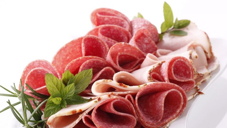 Impactul Carnii Afumate Asupra Sănătății: Ce Trebuie Să Știm Despre Alimentele Periculoase