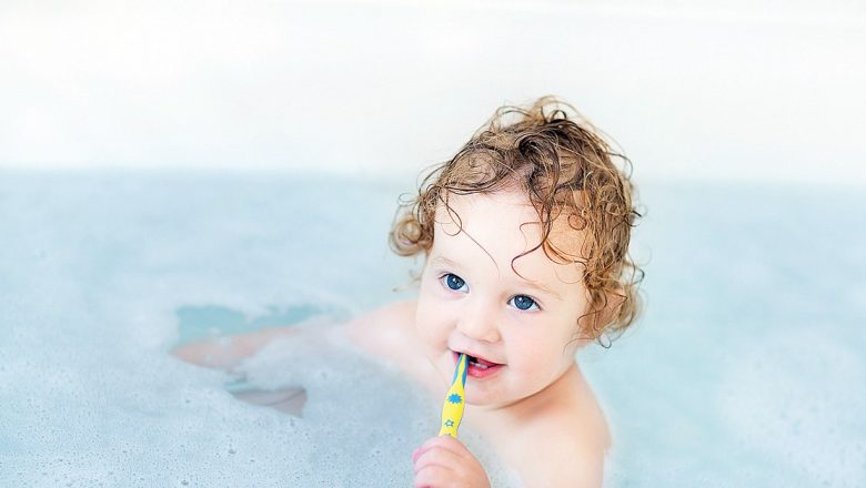 Primii dinți ai copilului: Ghid complet pentru îngrijirea dentiției timpurii
