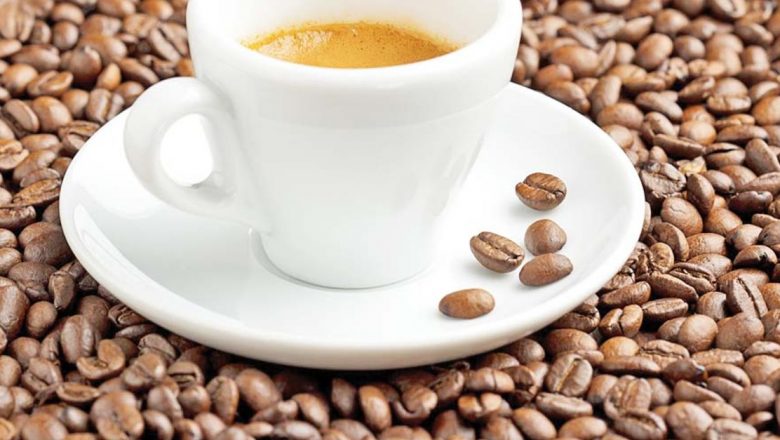Beneficiile cafelei: Cum trei cești pe zi pot reduce riscul de atac de cord