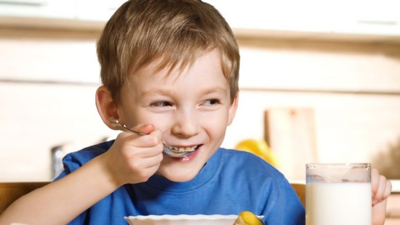 Importanța Alimentației Sănătoase în Dezvoltarea Copiilor: Provocări și Soluții