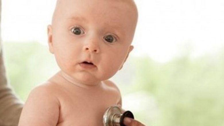 Importanța vizitelor medicale pentru bebeluși: Ghidul părinților pentru controalele esențiale