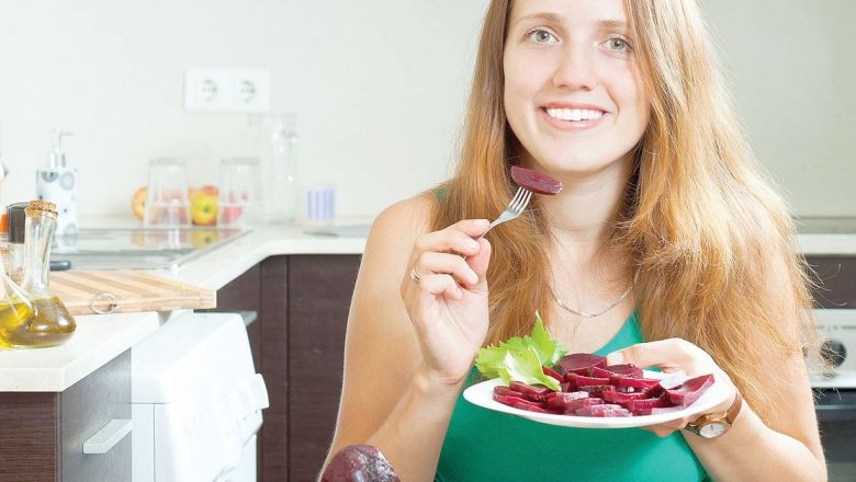 10 Alimente Esențiale pentru Îmbunătățirea Memoriei și Atenției: O Analiză Detaliată