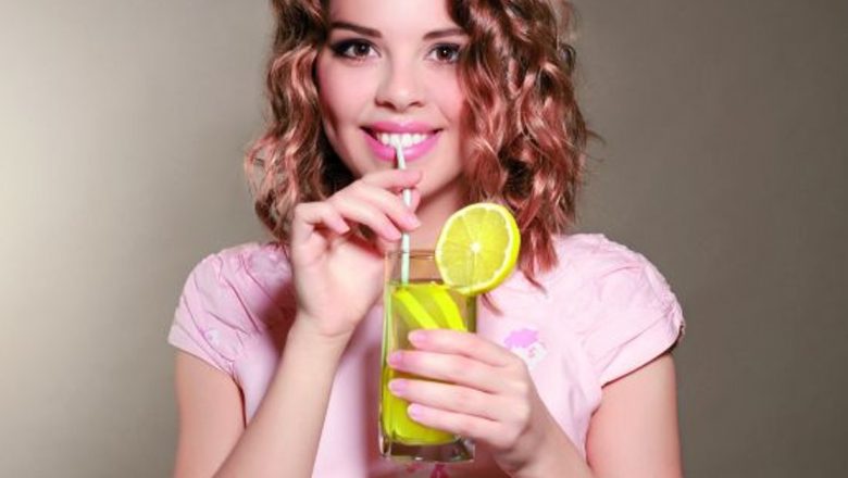 Apa caldă cu lămâie: Beneficii surprinzătoare pentru sănătate
