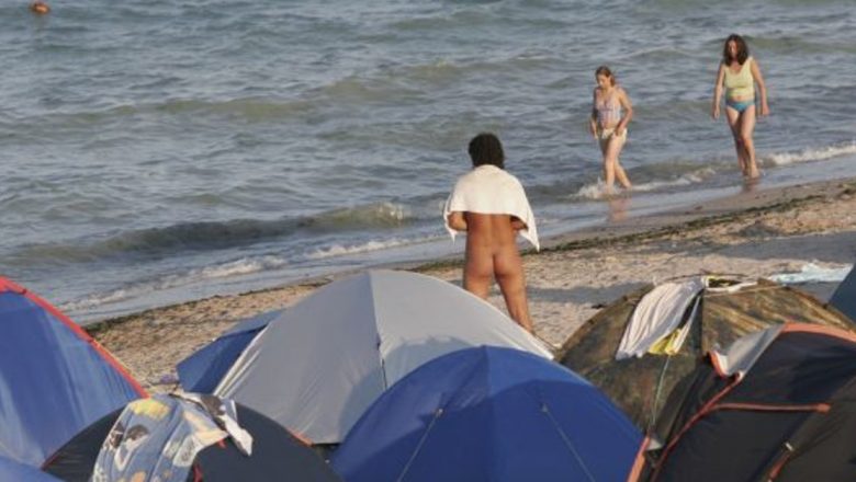 Atenție la Apa și Nisipul Rece de la Mare: Riscurile Durerilor de Spate în Sezonul Rece