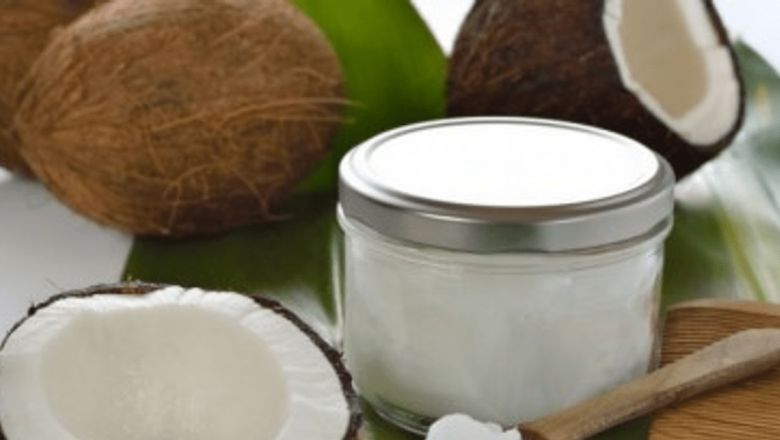 Uleiul de Cocos: Beneficii, Utilizări și Perspective în Tratamentele Naturiste