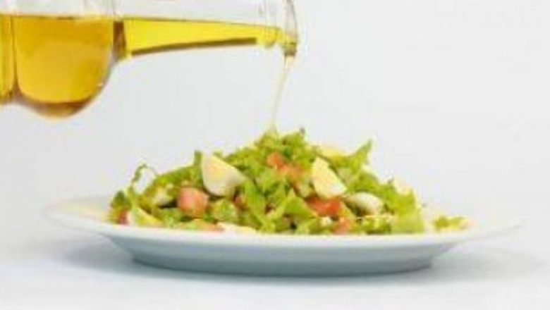 Descoperă cele mai sănătoase uleiuri pentru salate: Beneficii, utilizări și implicații pentru sănătate