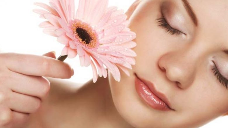 Îngrijirea Pielii: 10 Tratamente Naturiste Anti-Îmbătrânire pentru O Piele Tânără și Radiantă