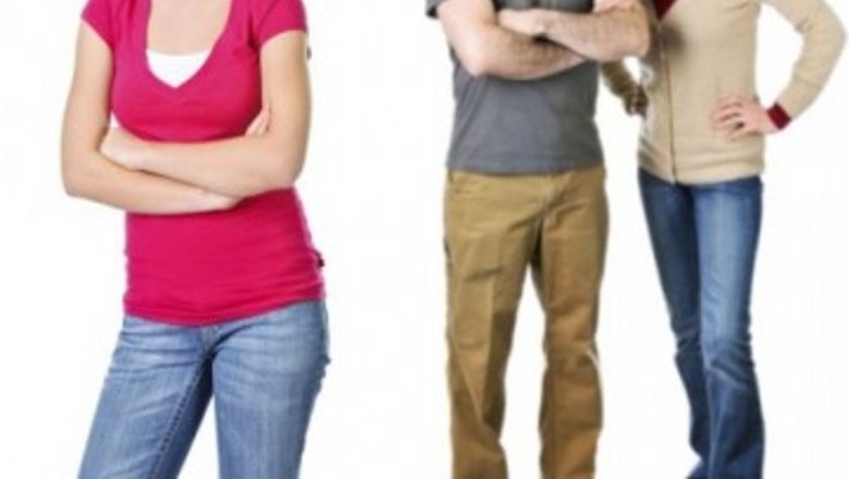Cum să gestionezi primele iubiri ale copilului tău: Ghid pentru părinți