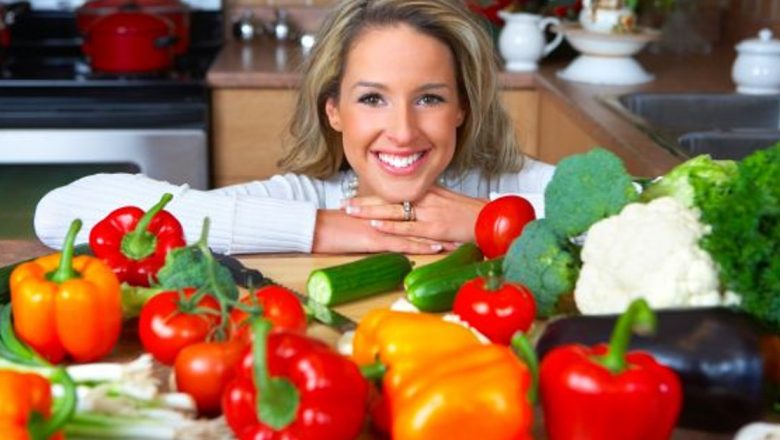 Alimentele care Ne Fac Fericiți: O Analiză Detaliată a Impactului Dietei Asupra Stării de Spirit