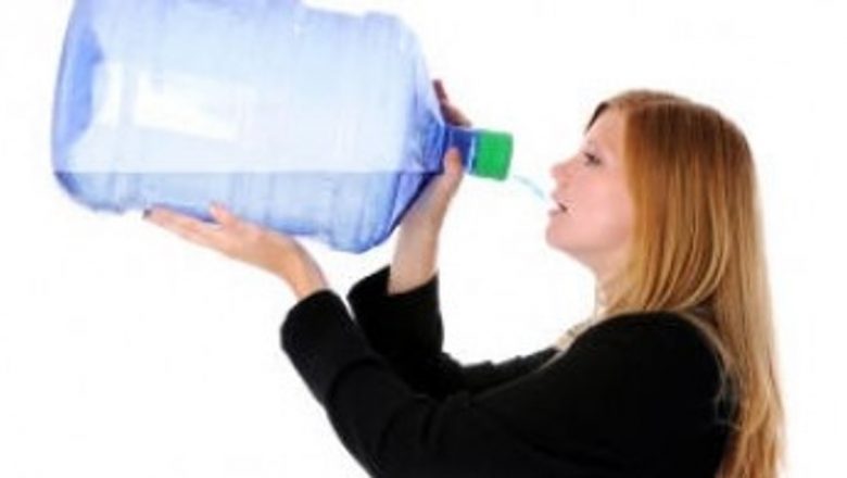 Riscurile consumului excesiv de apă: Ce trebuie să știm despre hidratarea excesivă