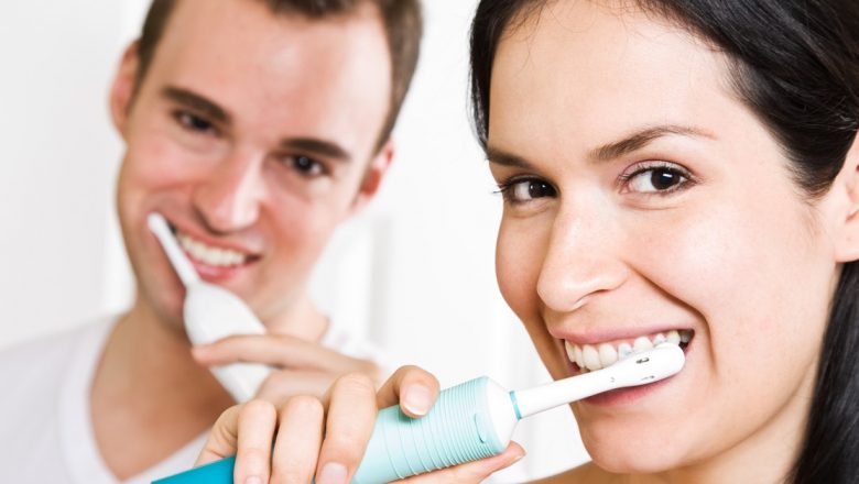 Periuța electrică: Avantaje și dezavantaje în îngrijirea dentară modernă
