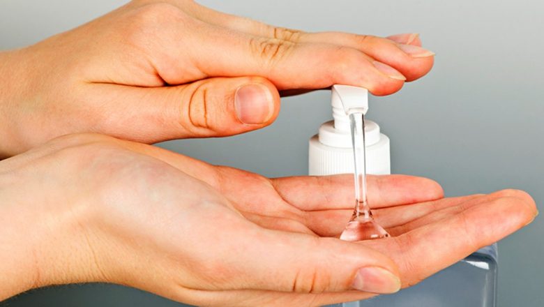 Riscurile Dezinfectantului pentru Mâini: O Analiză Detaliată a Impactului Asupra Sănătății și Alternativele Sustenabile