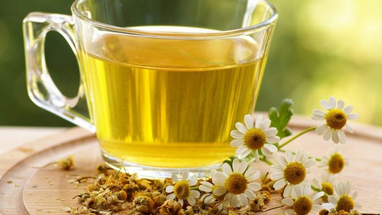 Revigorare naturală: Ceaiuri sănătoase pentru zilele caniculare