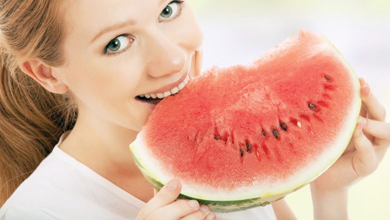 Alimentația în zilele caniculare: Cum să ne răcorim prin dietă