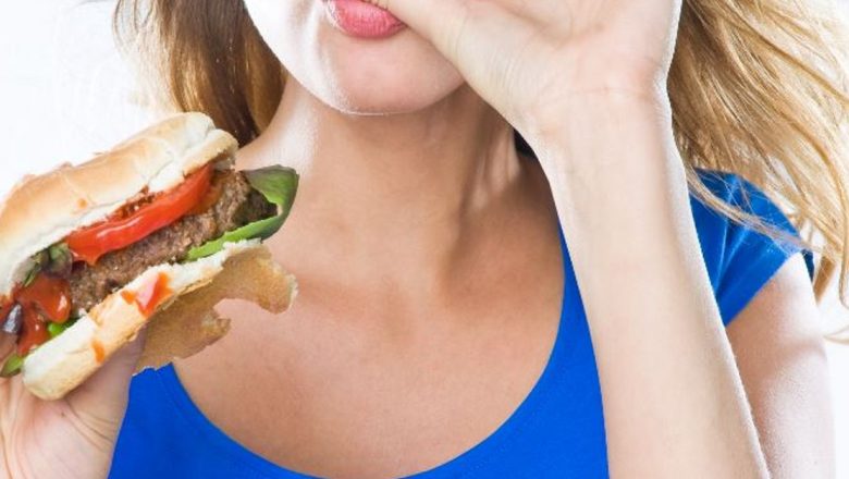 10 Semne Că Iubești Mâncarea Prea Mult: O Analiză Detaliată a Relației Noastre cu Alimentația