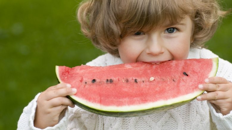 Strategii de Hidratare pe Timp de Caniculă: Alimentele Care Te Pot Ajuta