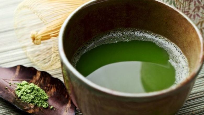 Ceaiul Matcha: Beneficiile Ascunse ale Băuturii Verzi care Transformă Corpul