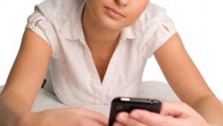 Impactul Telefonului Mobil Asupra Stării de Spirit: O Analiză Detaliată