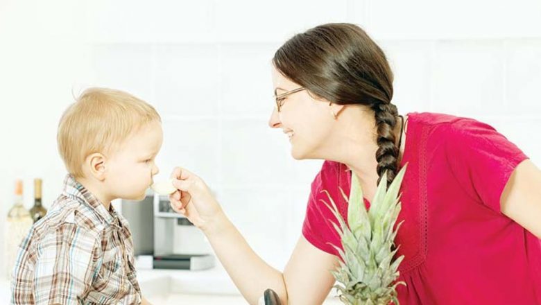 Hrăneşte-ţi sănătos copilul: O privire aprofundată asupra alimentaţiei corecte pentru cei mici
