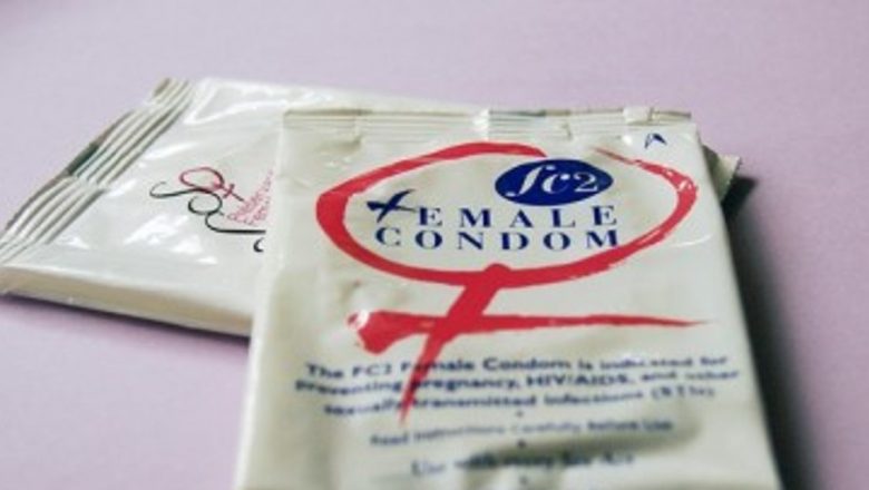 Tot ce trebuie să știi despre utilizarea prezervativului feminin: ghid complet
