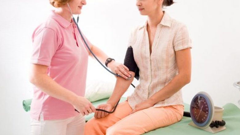 Îngrijirea Tensiunii Arteriale: Sfaturi Esențiale pentru Persoanele cu Hipertensiune