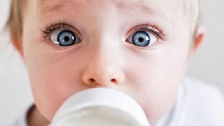 Intoleranța la lactoză la sugari: O privire detaliată asupra simptomelor, cauzelor și soluțiilor
