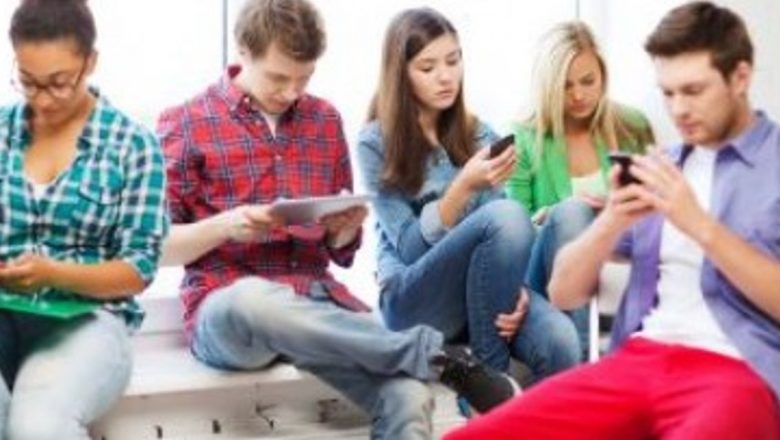 Capcanele rețelelor de socializare: O privire atentă asupra impactului asupra adolescenților
