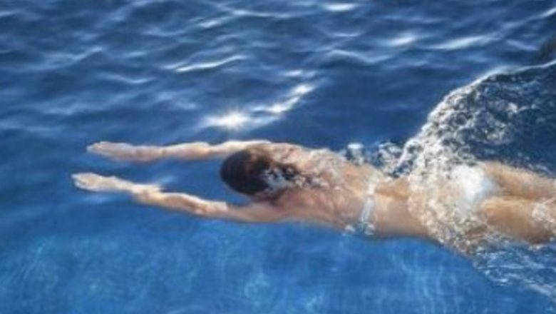 Înotul: Un Sport Complet pentru Dezvoltarea Musculară și Beneficii Inedite