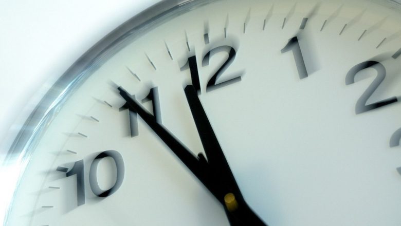 Impactul Trecerea la Ora de Iarnă: Riscuri și Implicații pentru Sănătate și Siguranță