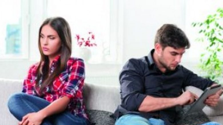 Gelozia în Relații: O Analiză Profundă a Emoțiilor și Implicațiilor Aferente