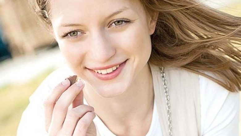 Ciocolata Neagră: Superalimentul Care Previnde Cancerul și Îmbătrânirea
