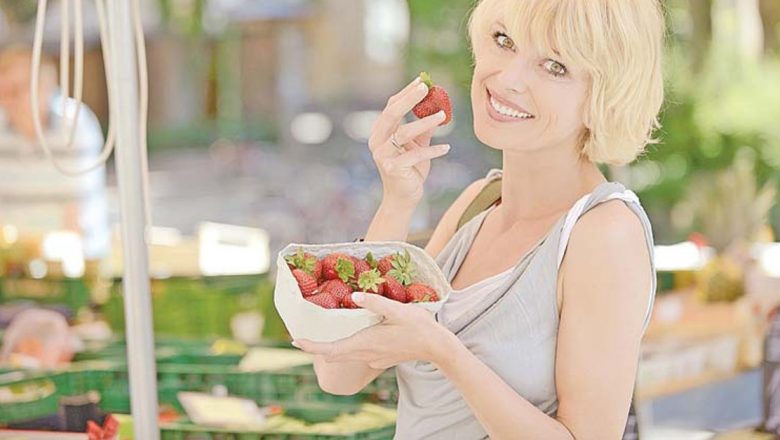 Remedii Naturale pentru Albirea Dinților: Cum Merele și Căpșunele Pot Îmbunătăți Sănătatea Dentară