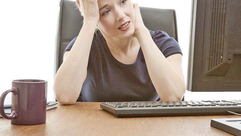 Impactul Statului Prelungit la Calculator: O Analiză Detaliată a Riscurilor pentru Sănătate