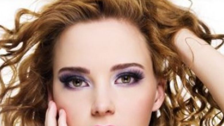 Îngrijirea părului: Tehnici esențiale pentru un scalp sănătos și un păr strălucitor