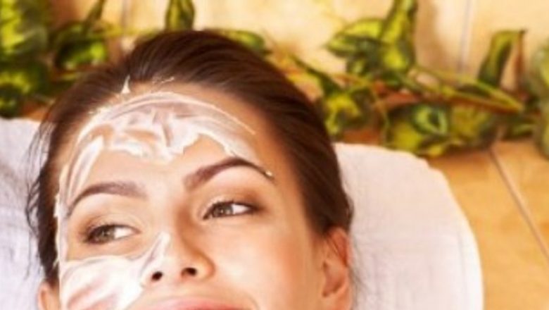 Remedii Naturiste Eficiente pentru Ridurile din Jurul Ochiilor: O Abordare Completă