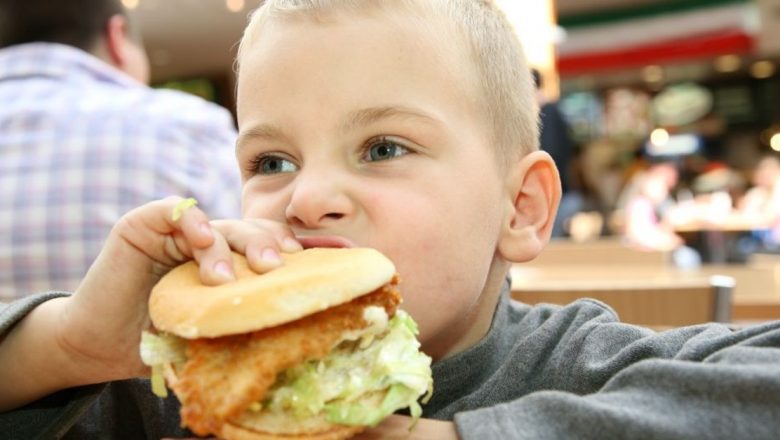 Strategii eficiente pentru a preveni obezitatea infantilă: Ghid complet pentru părinți