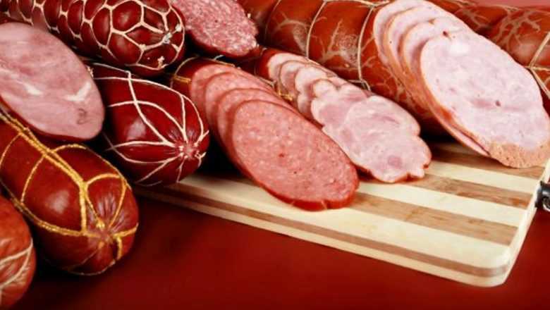 Mezelurile și Copiii: Ce Trebuie Să Știe Părinții Despre Riscurile Consumului de Salamuri și Crenvurști