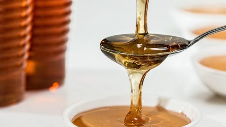 Descoperă beneficiile surprinzătoare ale amestecului de miere și semințe de susan în combaterea poftei de dulce