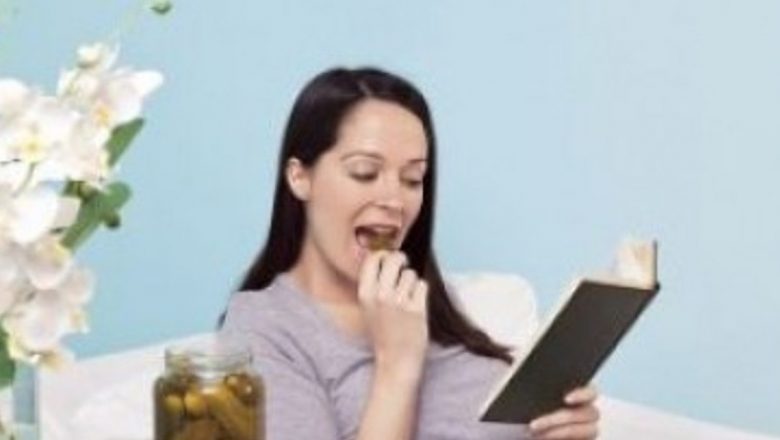 Alimentația în Sarcină: Ce Alimente Să Evităm pentru Sănătatea Mamei și a Bebelușului