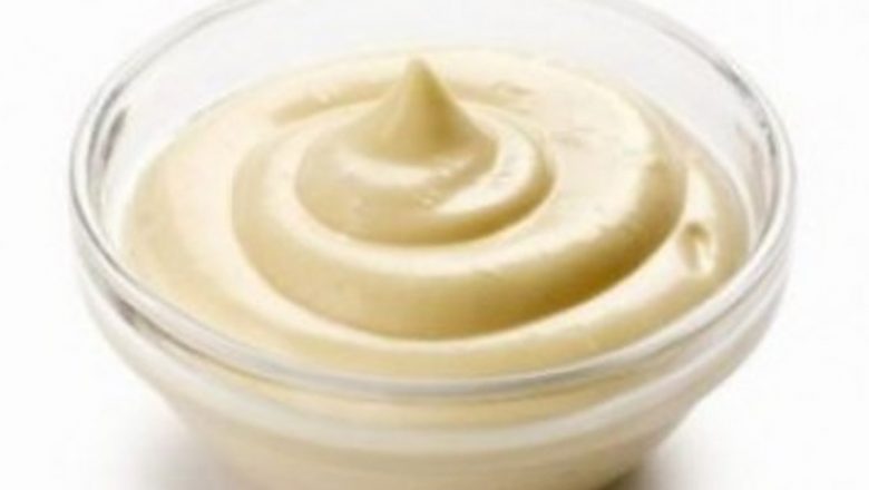 Pericolele ascunse ale maionezei din comerț: Ce ar trebui să știm despre ingredientele sale și impactul asupra sănătății