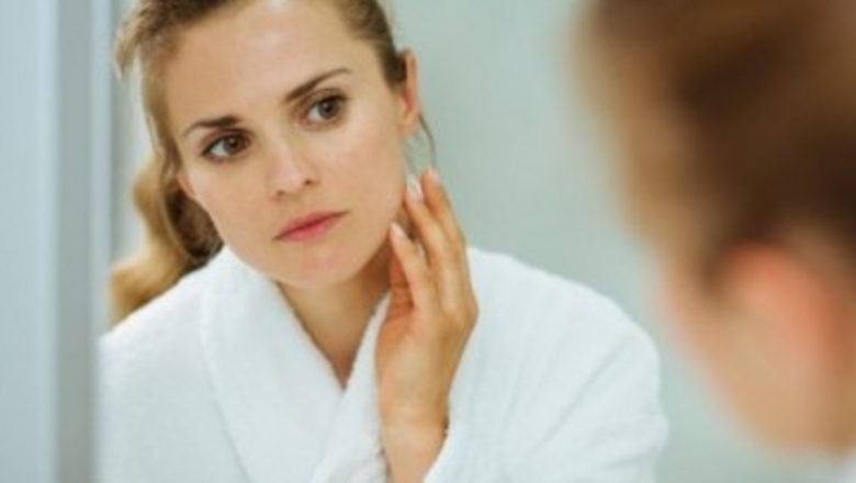 Tratamente Naturiste Eficiente pentru Combaterea Ridurilor: O Analiză Ampla