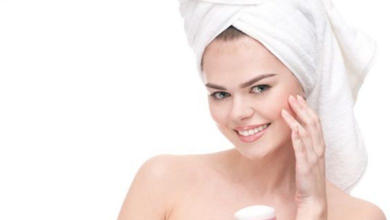 Cauzele și soluțiile pentru pielea uscată: Înțelegerea profundă a problemelor dermatologice
