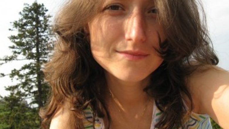 Cum să Susținem Copiii Timizi: Perspective Psihologice și Practici de Parenting