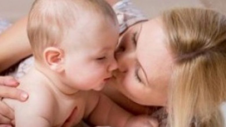 Îngrijirea gingiilor și a primilor dinți la bebeluși: Ghid complet pentru părinți