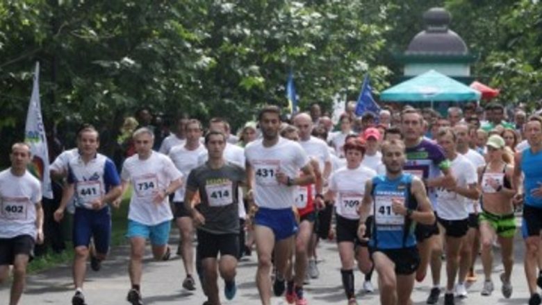 Alergătorii înfruntă ploaia la Crosul Click! Sănătate: O celebrare a mișcării și a comunității